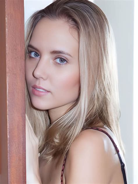 Katya Clover (Model) Age, Height, Weight, Wiki, Biography,。